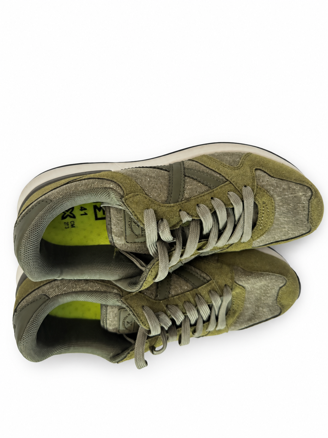 Munich verde oliva con X tonal y cordones verde grisáceo