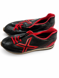 Munich Flow negras con detalles rojos, cordones cortos y suela clara