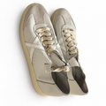 Munich blancas con puntera gris clara, X blanca y cordones crema