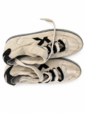 Munich blanco roto con X negra y cordones claros