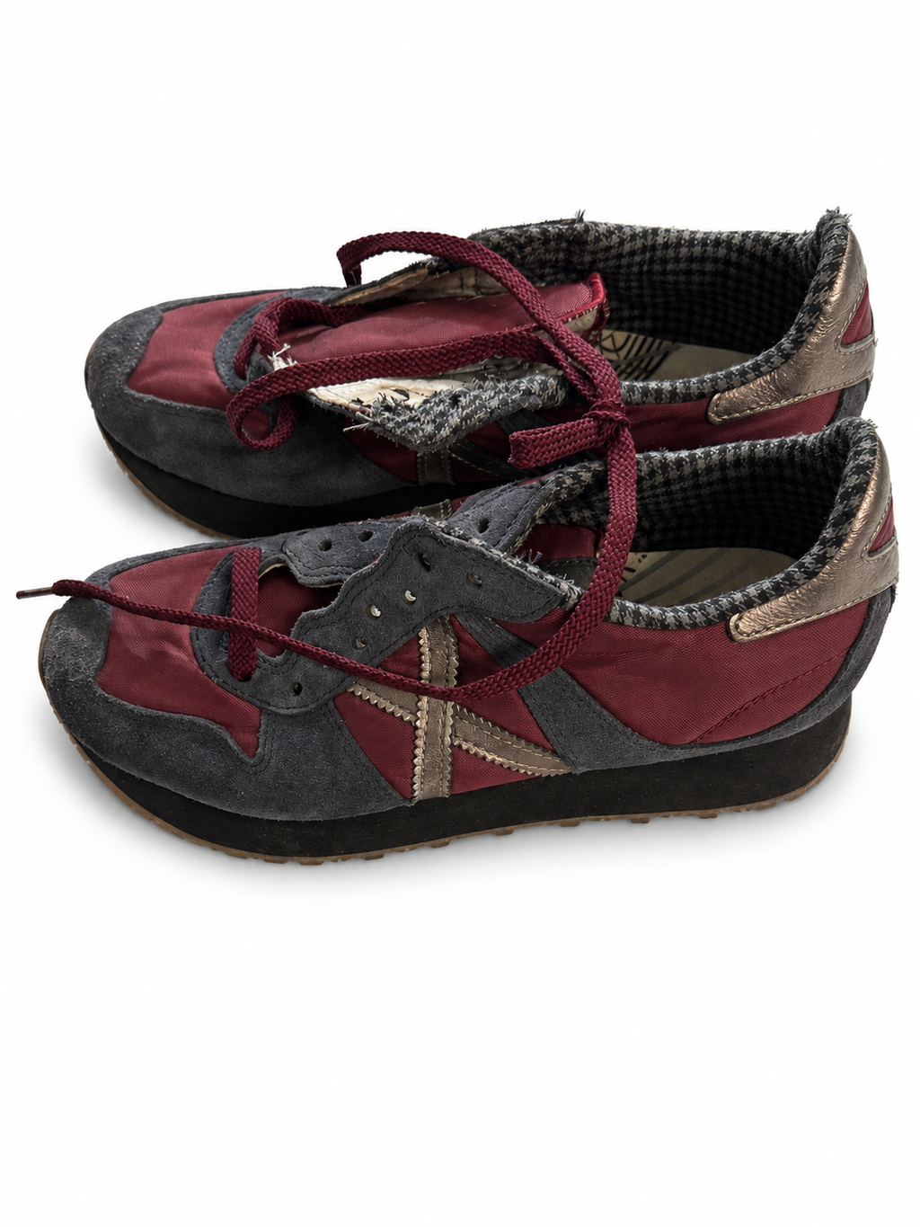 Munich burdeos y gris oscuro con X metalizada y cordones incompletos