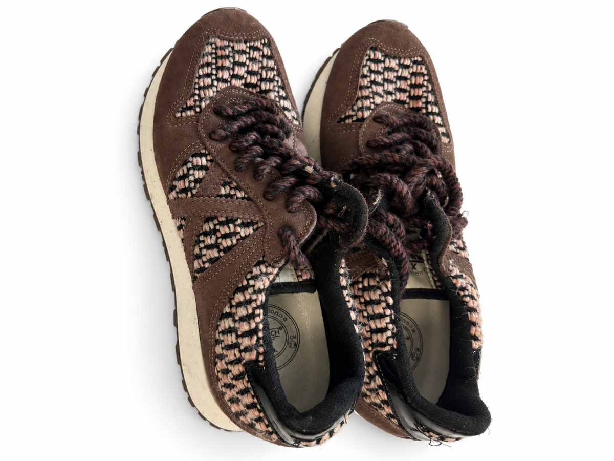 Munich marrones con tejido bicolor, X marrón y cordones gruesos