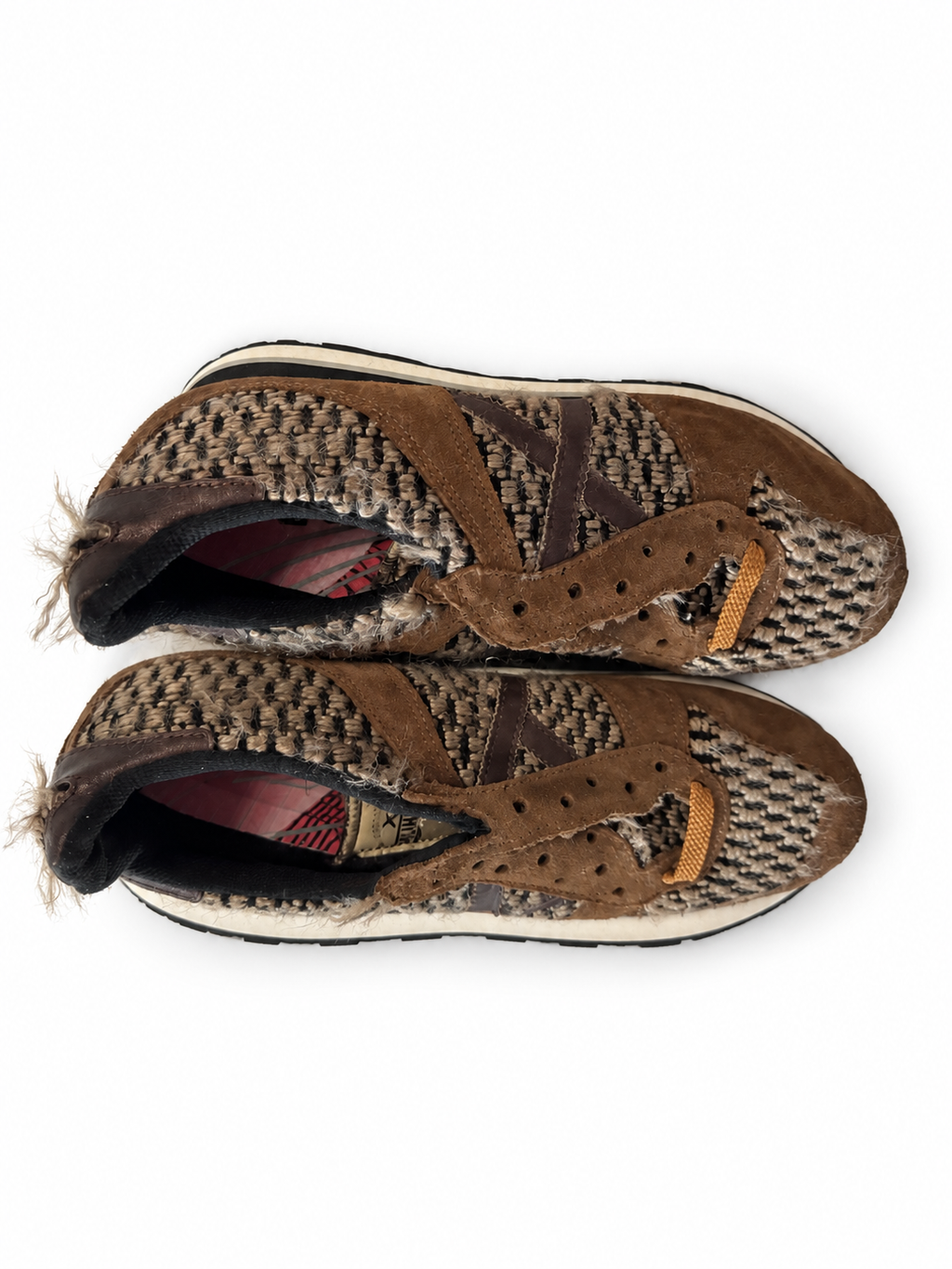Munich marrones de tejido taupe y negro con cordones incompletos