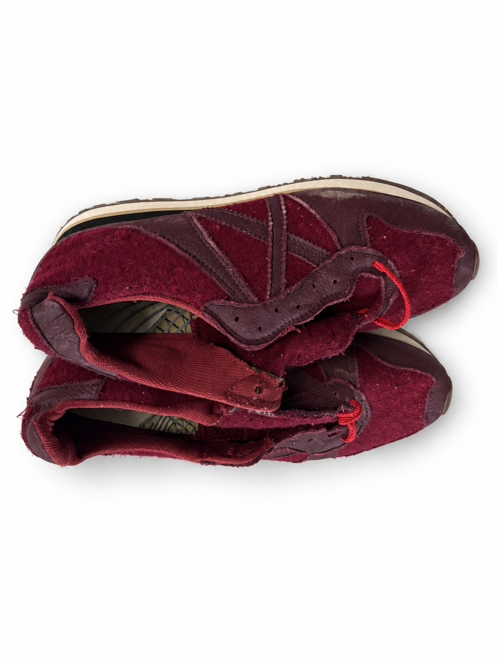 Munich burdeos con X a tono y cordones incompletos