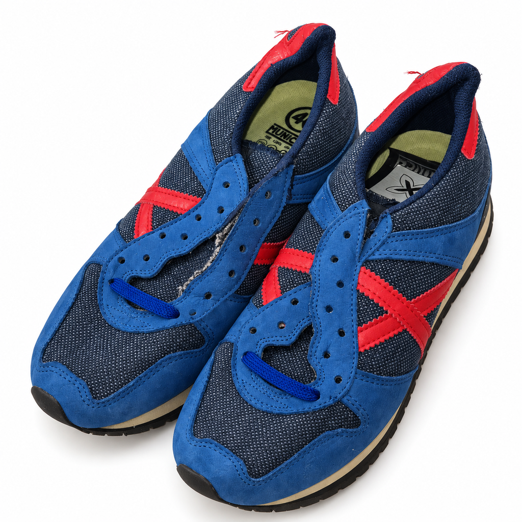 Zapatillas Munich azules con X roja talla 40, cordones incompletos, fondo blanco