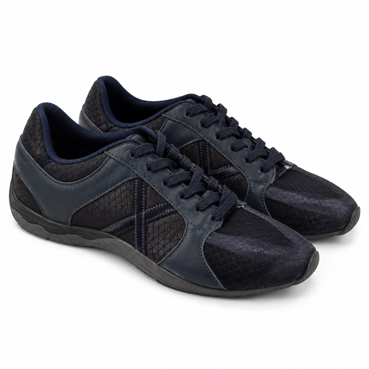 Zapatillas Munich azul marino y negro talla 46 sobre fondo blanco