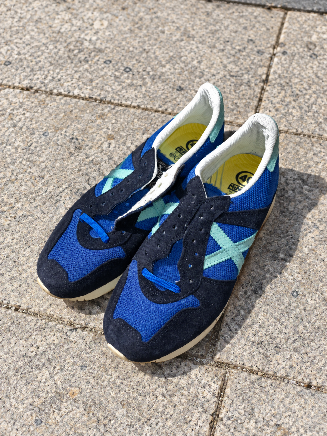Munich azules X turquesa talla 40 sobre pavimento