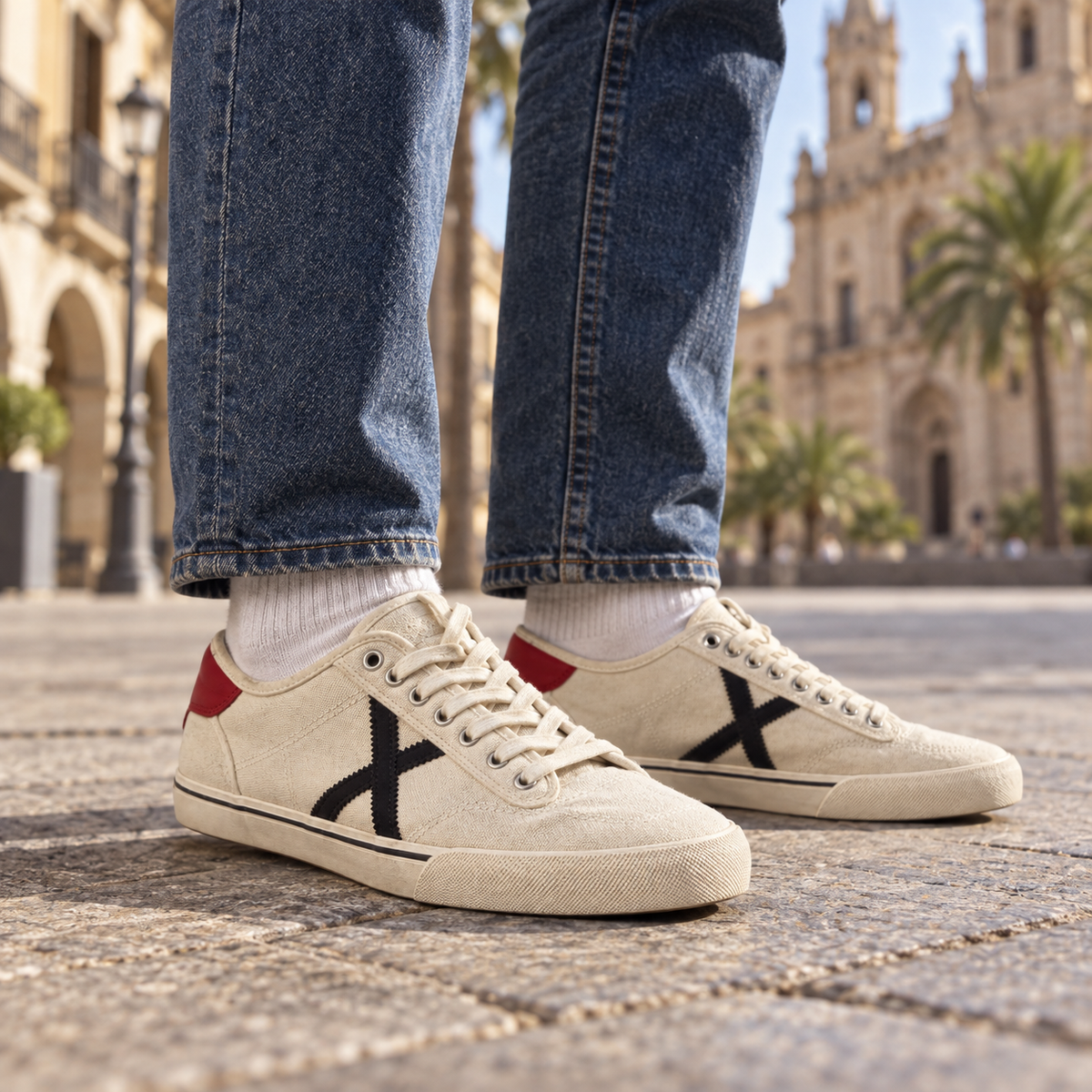 Vista lifestyle de Zapatillas Munich Blancas de Lona con X Negra y Talón Rojo Unisex