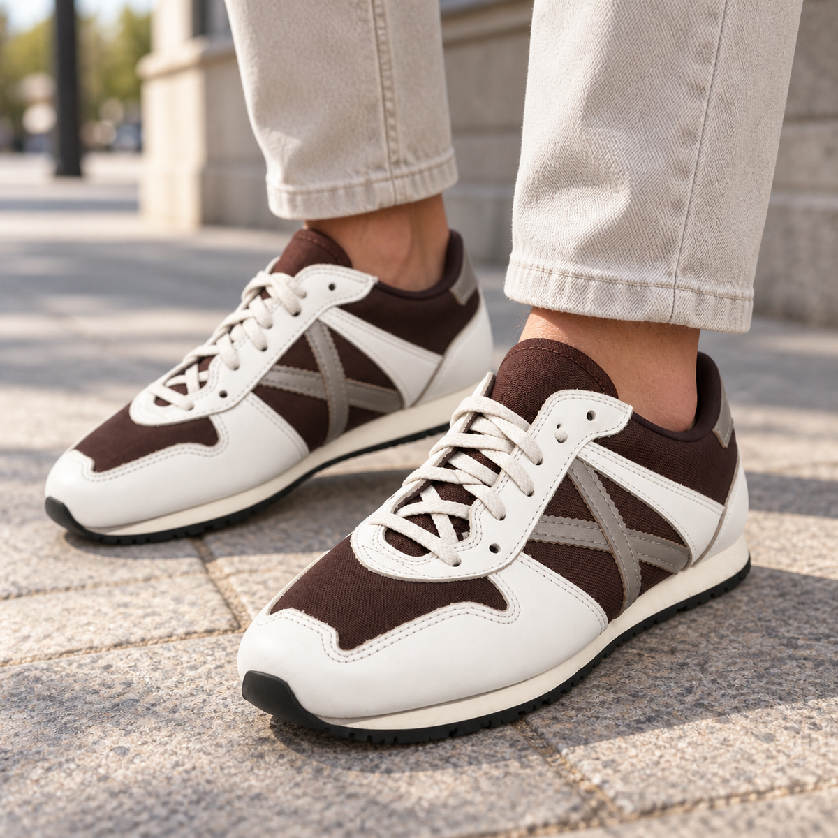 Zapatillas Munich Blancas y Marrón con Detalle Gris Unisex - lifestyle