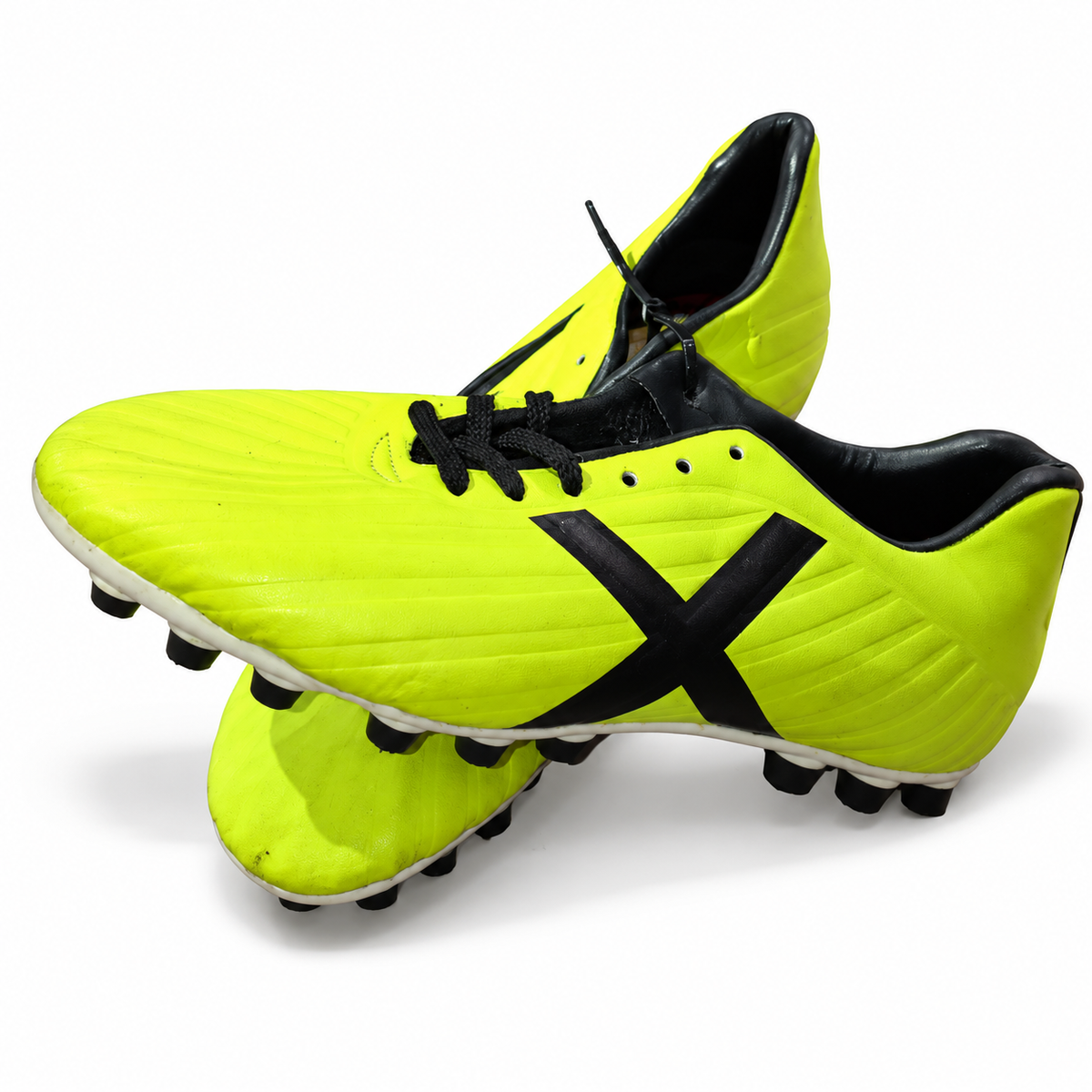 Botas Munich amarillo flúor X negra talla 40 con tacos negros, fondo blanco