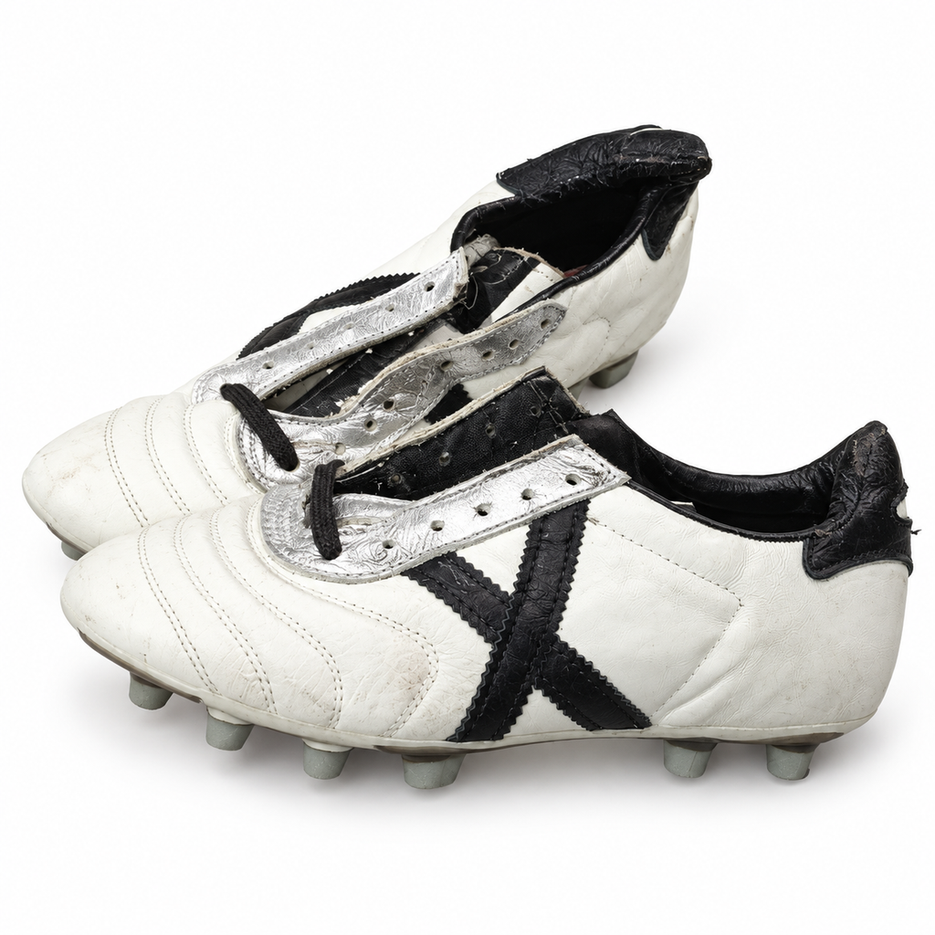 Botas Munich blancas X negra talla 40 tacos grises fondo blanco