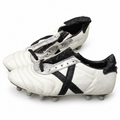 Botas Munich blancas X negra talla 40 tacos grises fondo blanco