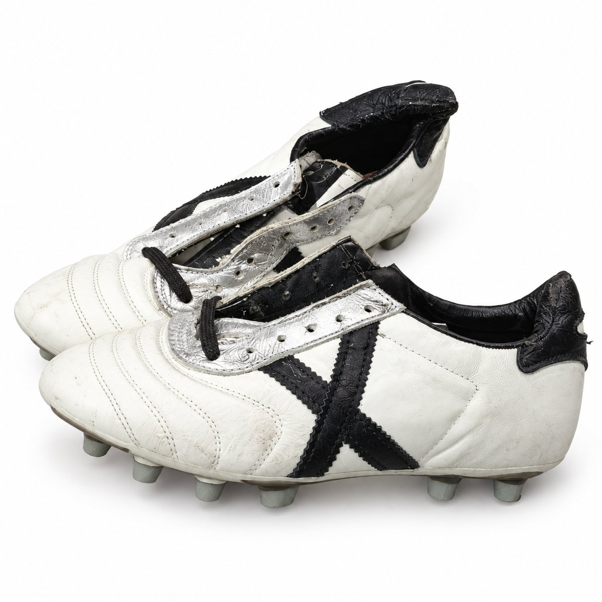 Botas Munich blancas X negra talla 40 tacos grises fondo blanco