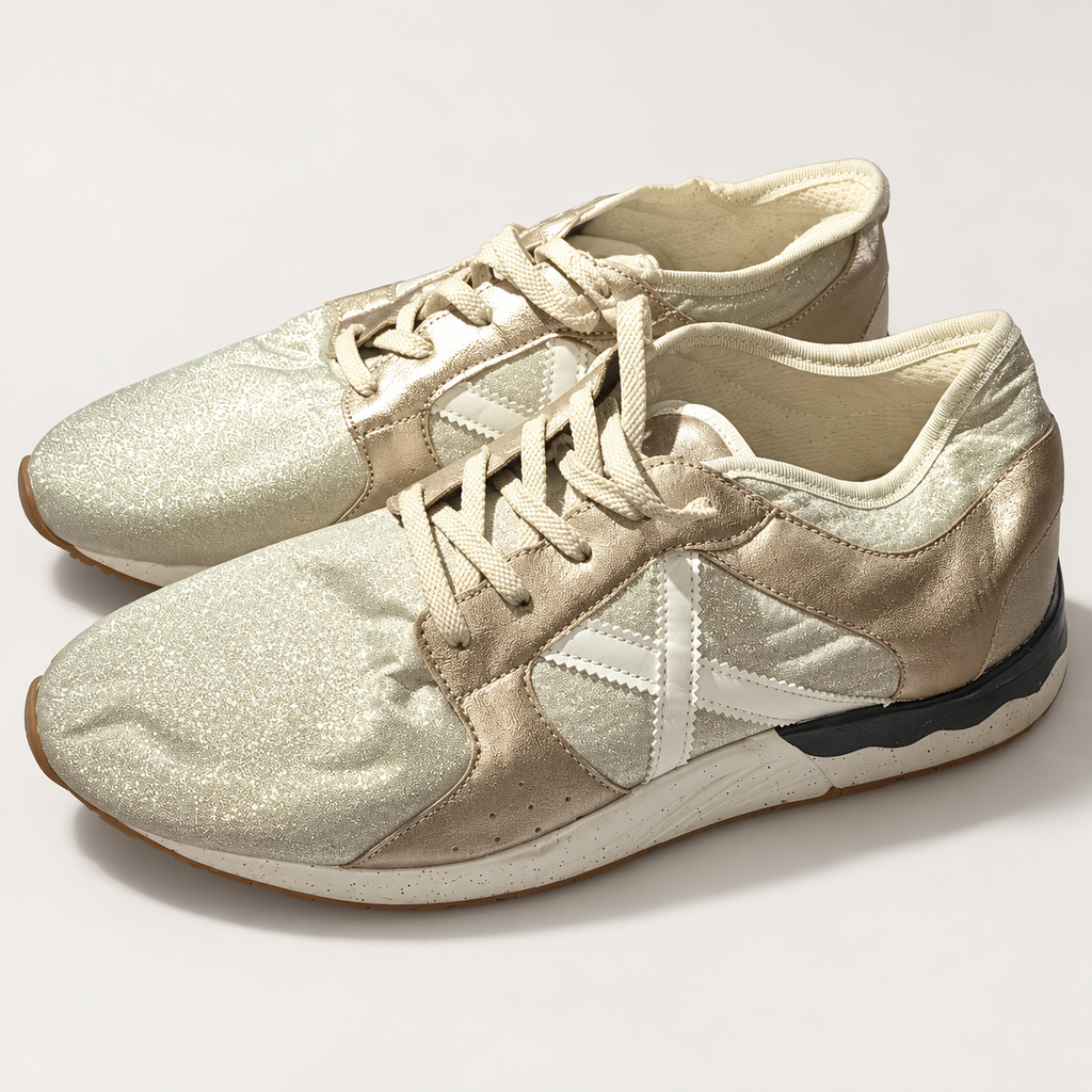 Detalle del acabado champán, X blanca y cordones claros talla 44