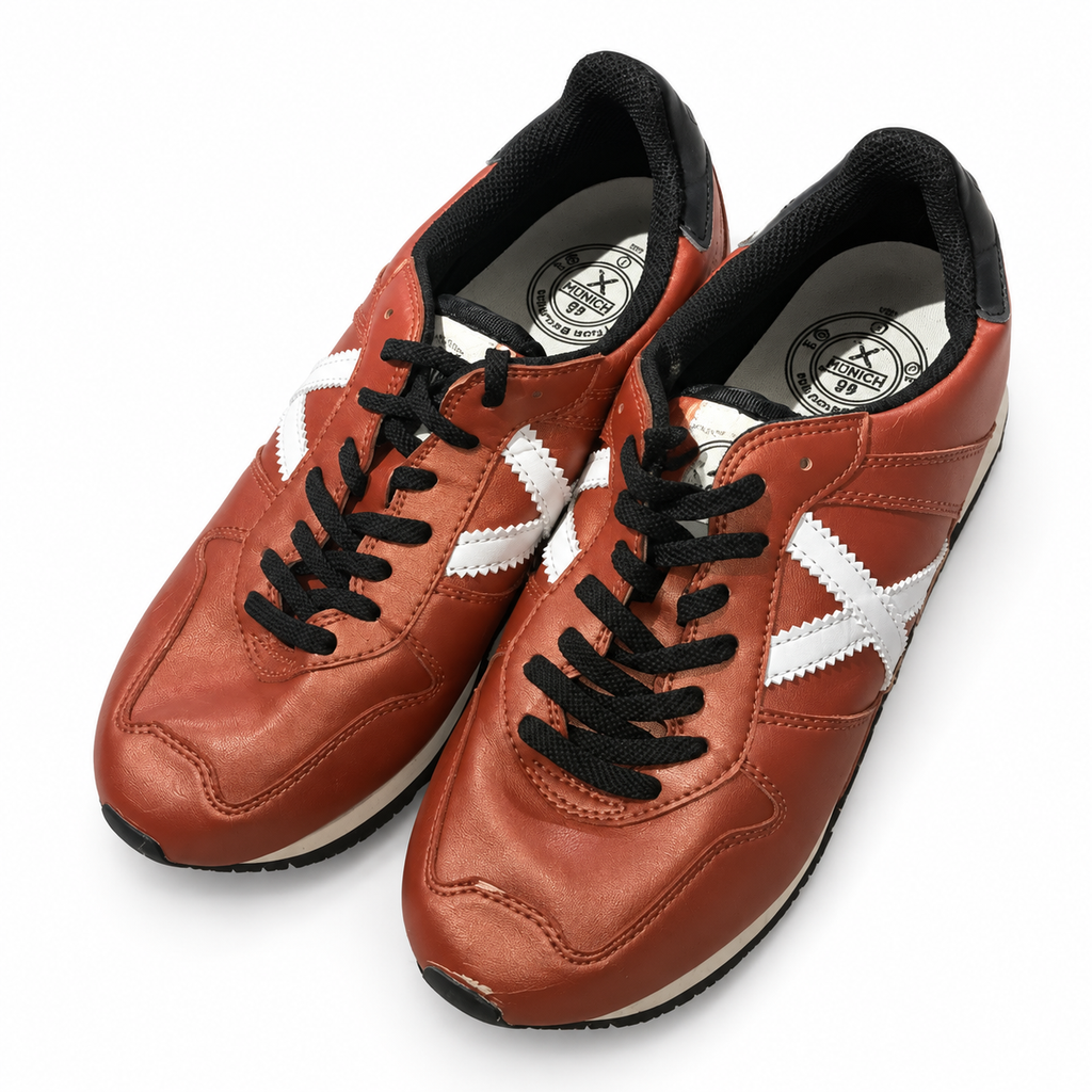 Zapatillas Munich cobre con X blanca talla 40, fondo blanco y roce visible en puntera