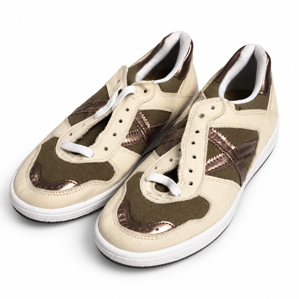 Zapatillas Munich crema y bronce metalizado, vista principal sobre fondo blanco
