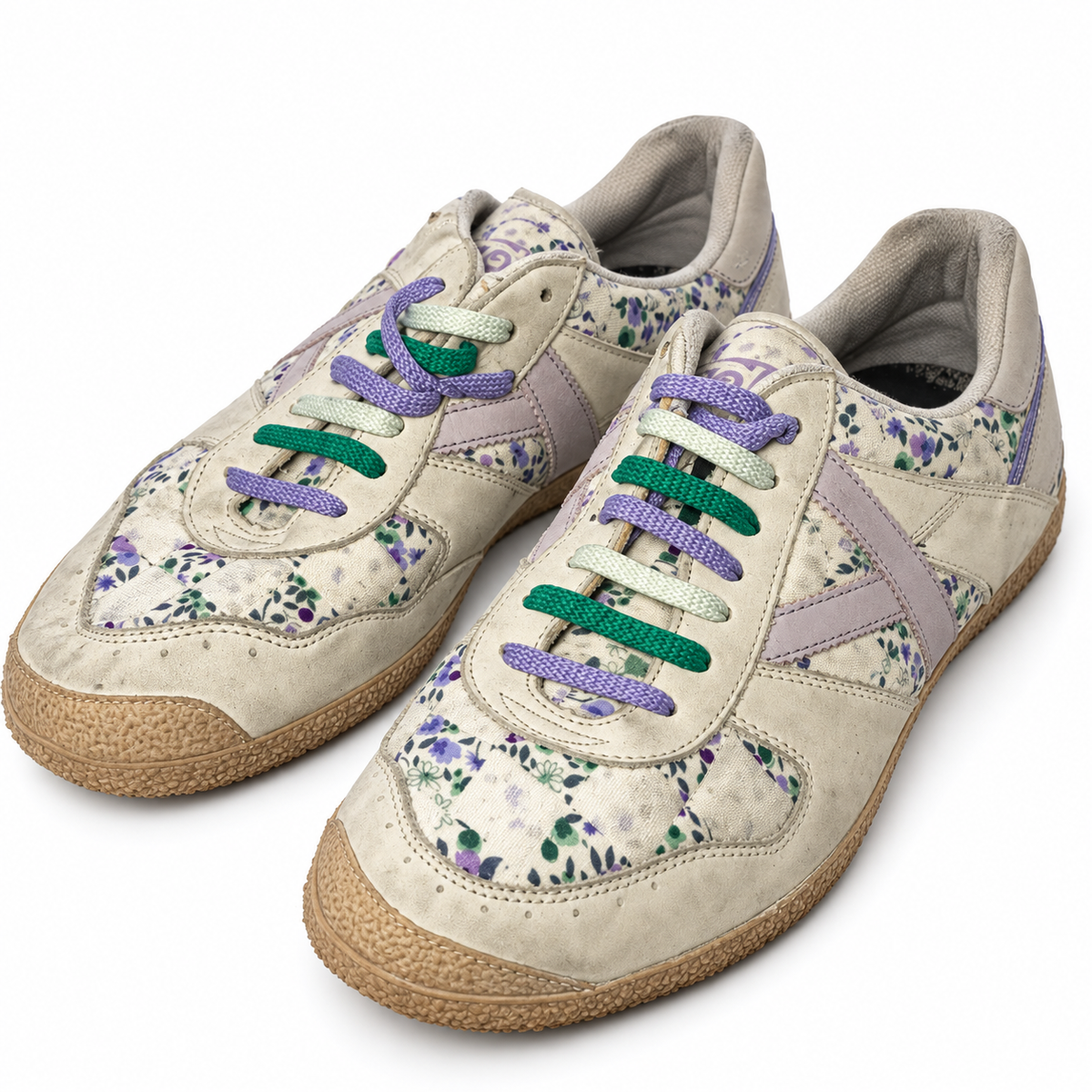Zapatillas Munich crema con estampado floral y cordones tricolor sobre fondo blanco