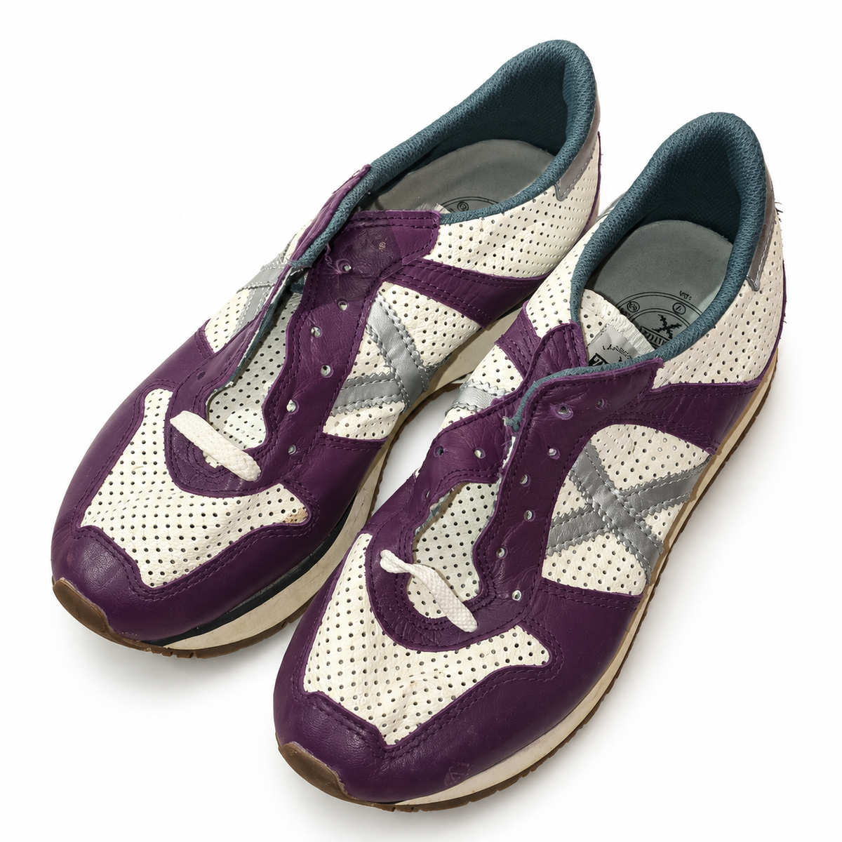 Munich crema morado perforadas X plateada talla40 fondo blanco