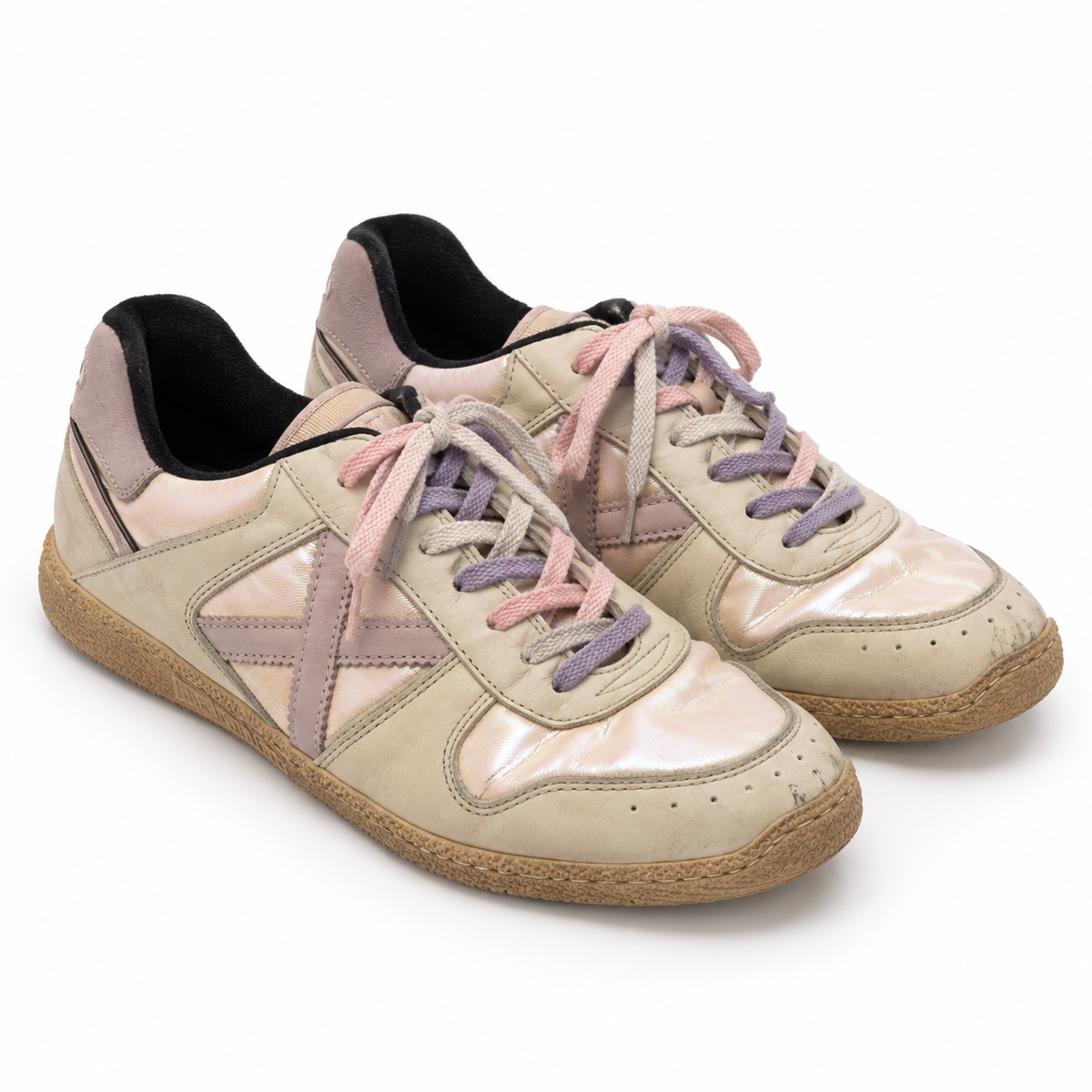 Zapatillas Munich Crema con Rosa Perlado y Cordones Pastel Mujer - vista principal sobre fondo blanco