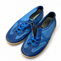 Munich en dos tonos de azul talla 40 con cordones incompletos, fondo blanco