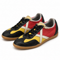 Zapatillas de Fútbol Sala Munich Negras, Amarillas y Rojas Hombre - vista principal sobre fondo blanco