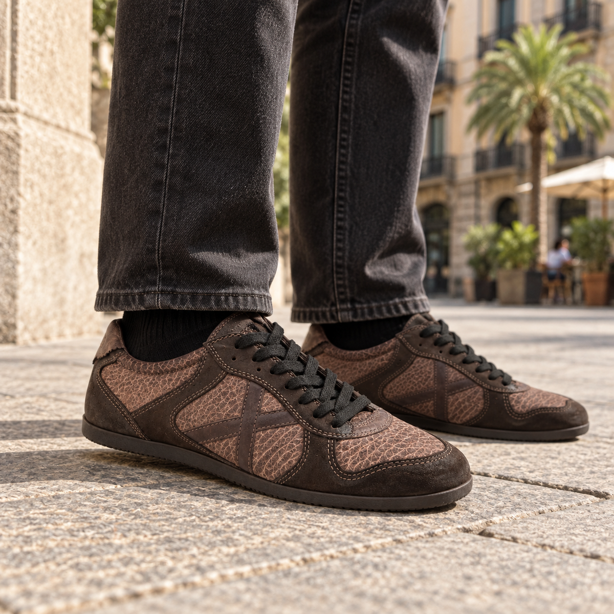 Vista lifestyle de Zapatillas Munich Marrón Chocolate Texturizadas Unisex