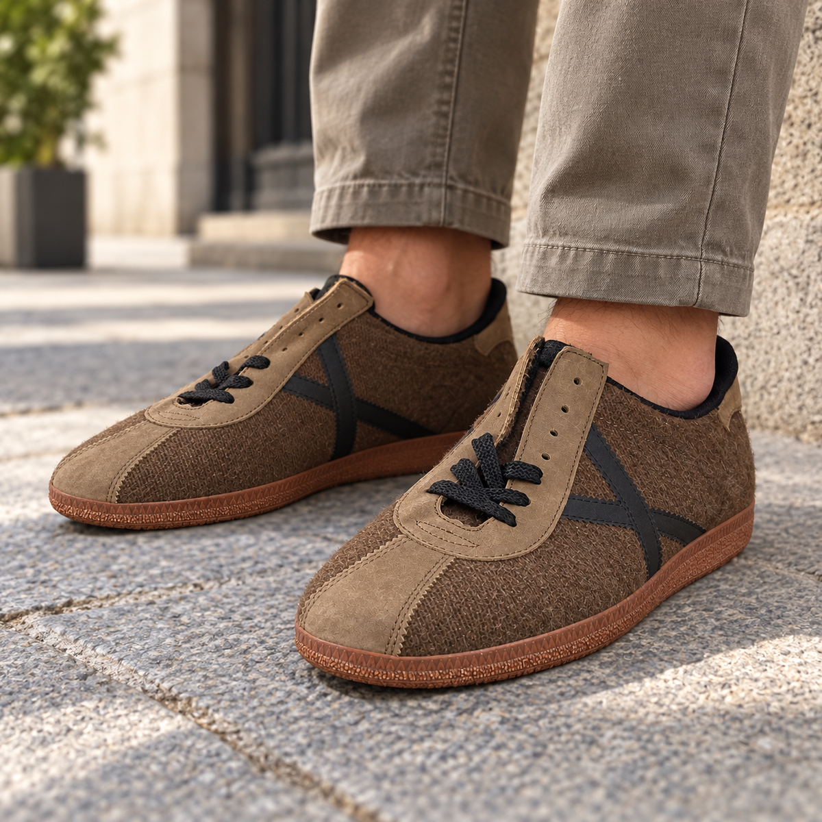 Zapatillas Munich Marrón y Taupe con Detalle Negro Unisex - lifestyle
