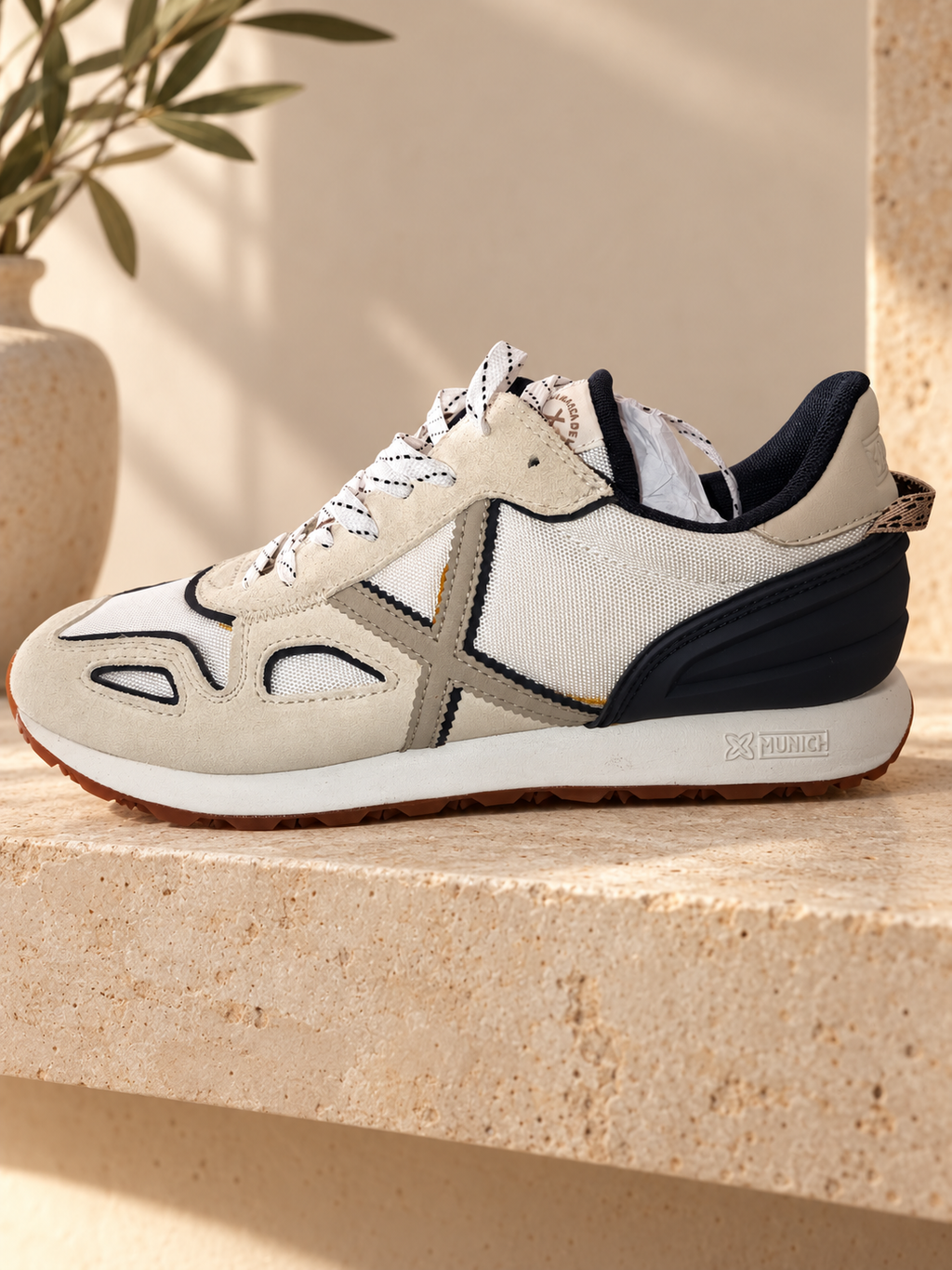 Munich MASSANA EVO 553 talla 42, unidad Z-15, lifestyle con manchas y marcas de uso visibles