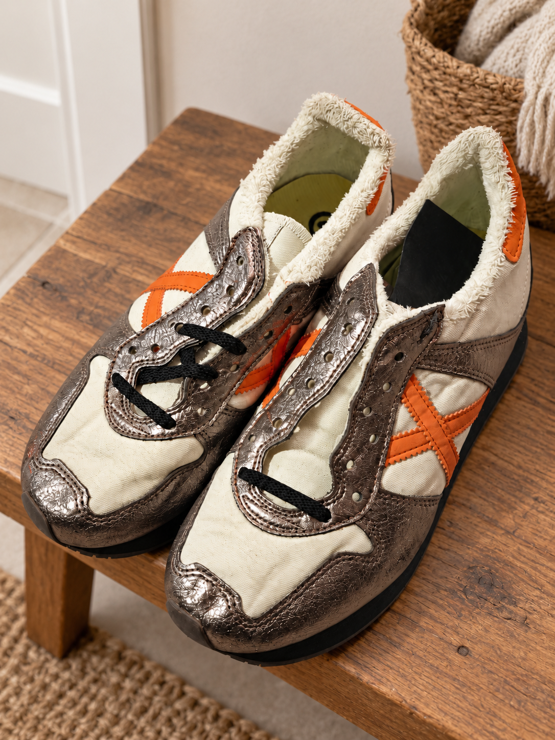Par Munich crema metalizadas X naranja talla40 sobre banco