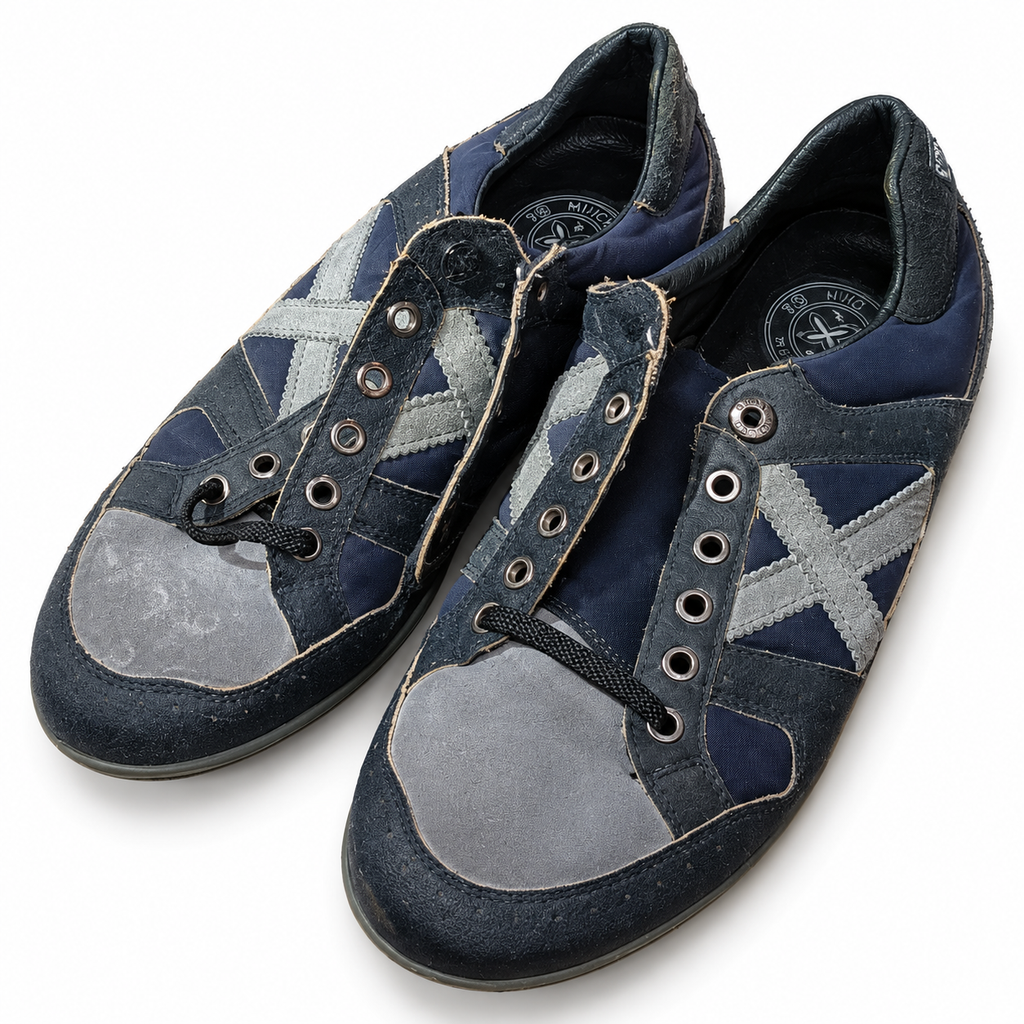 Munich marino gris ojales metálicos cordones incompletos talla 40 fondo blanco