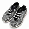 Zapatillas Munich de dibujo geométrico blanco y negro · Talla 40 — portada sobre fondo blanco