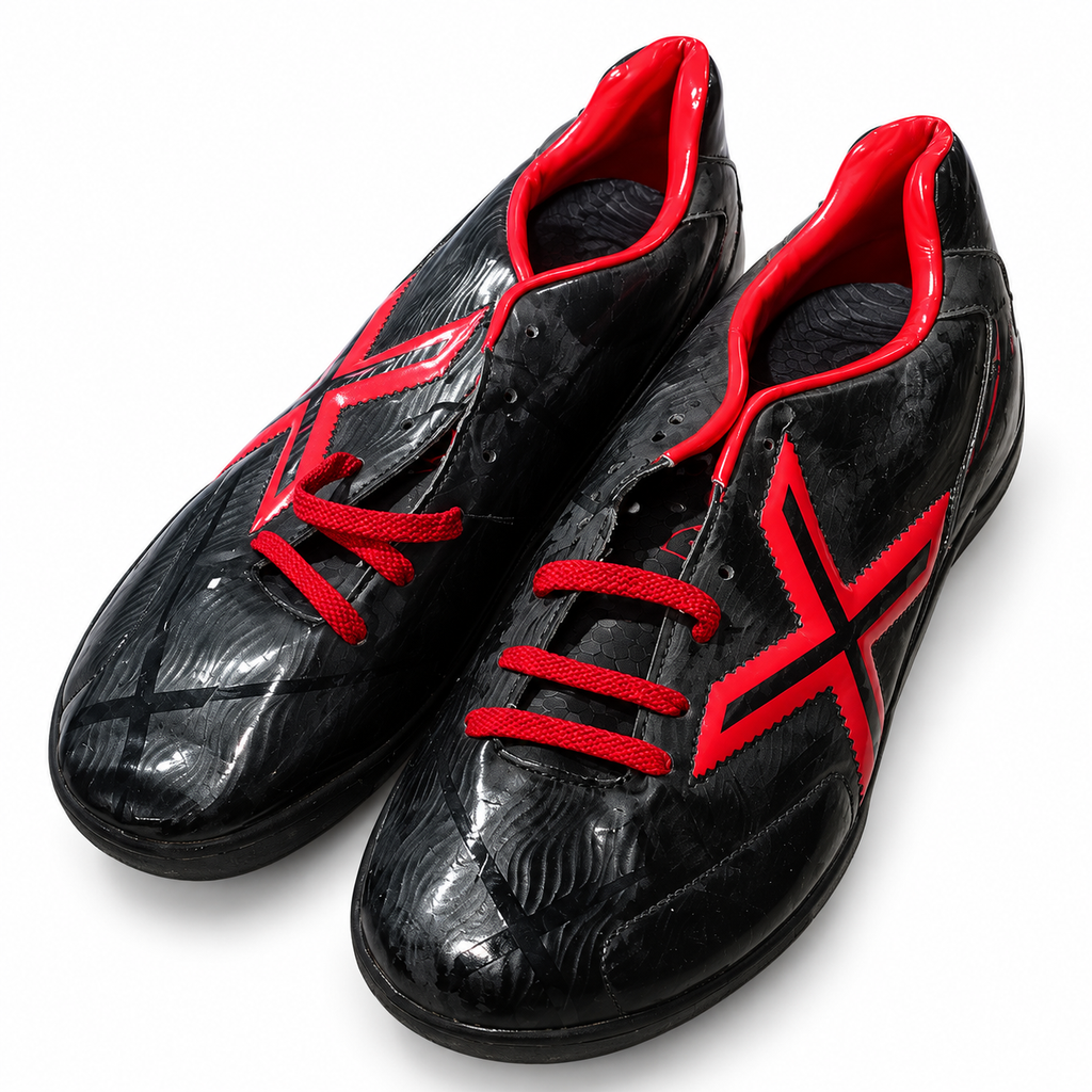 Zapatillas Munich negras con X roja y borde oscuro · Talla 40 — portada blanca