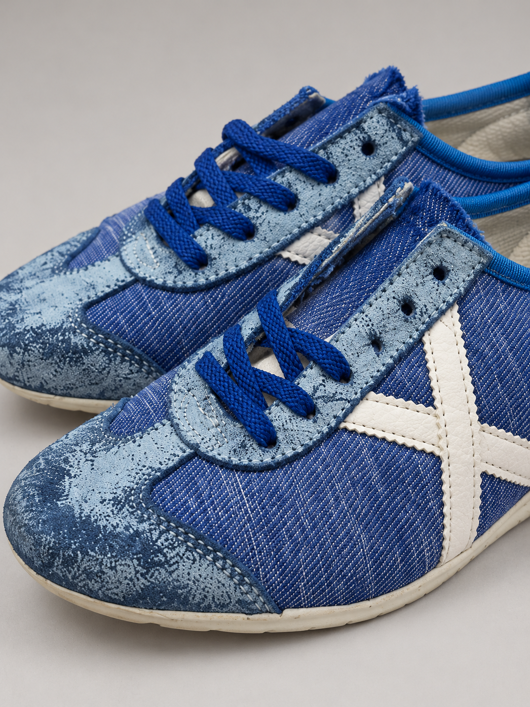 Munich azul celeste X blanca talla 40 detalle de tejido y desgaste
