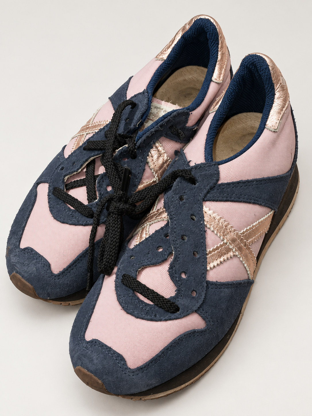 Munich rosas y marino X metalizada talla 40 detalle de puntera y cordones parciales