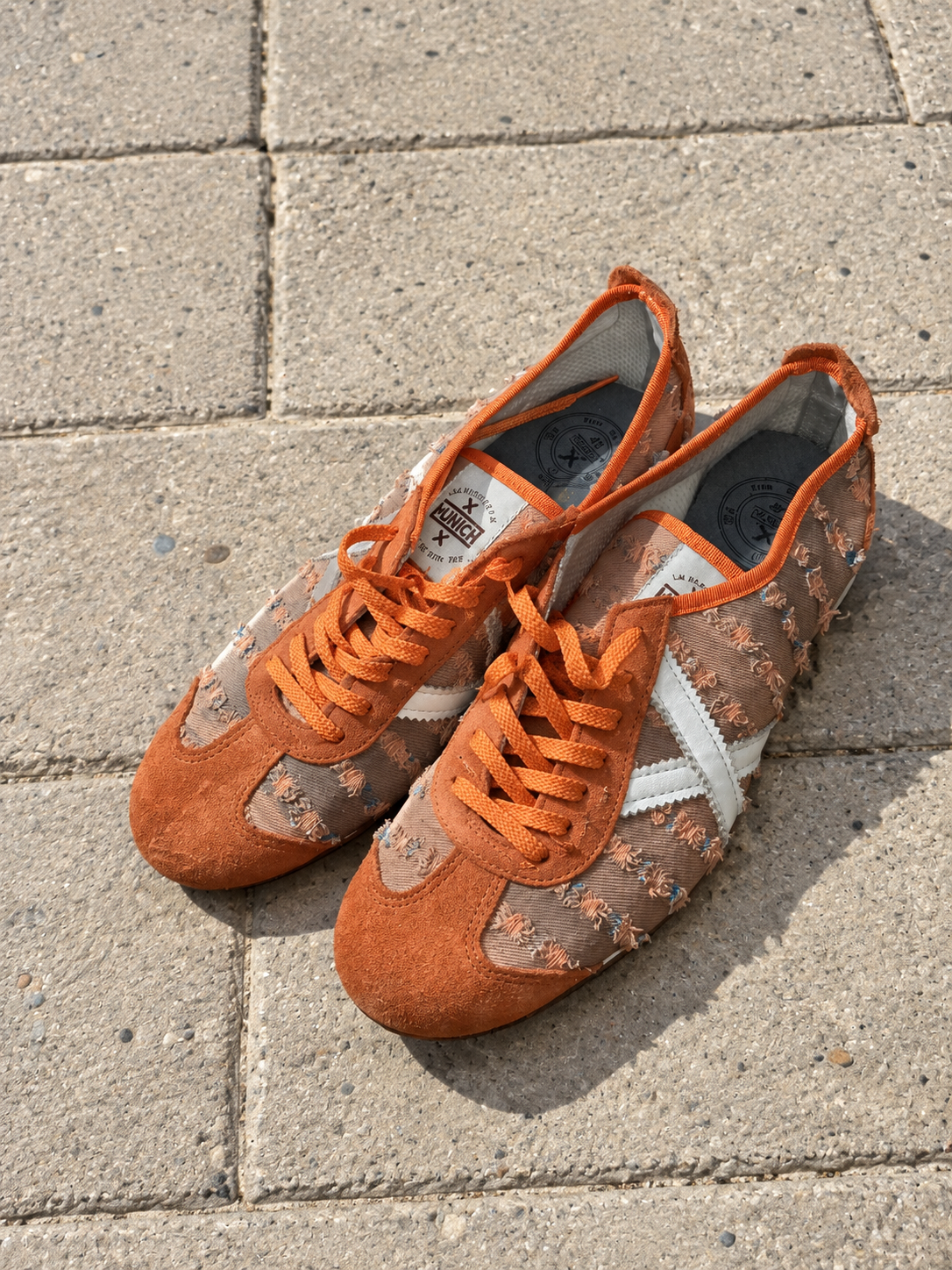 Munich naranja tejido con motivos X blanca talla40 sobre pavimento