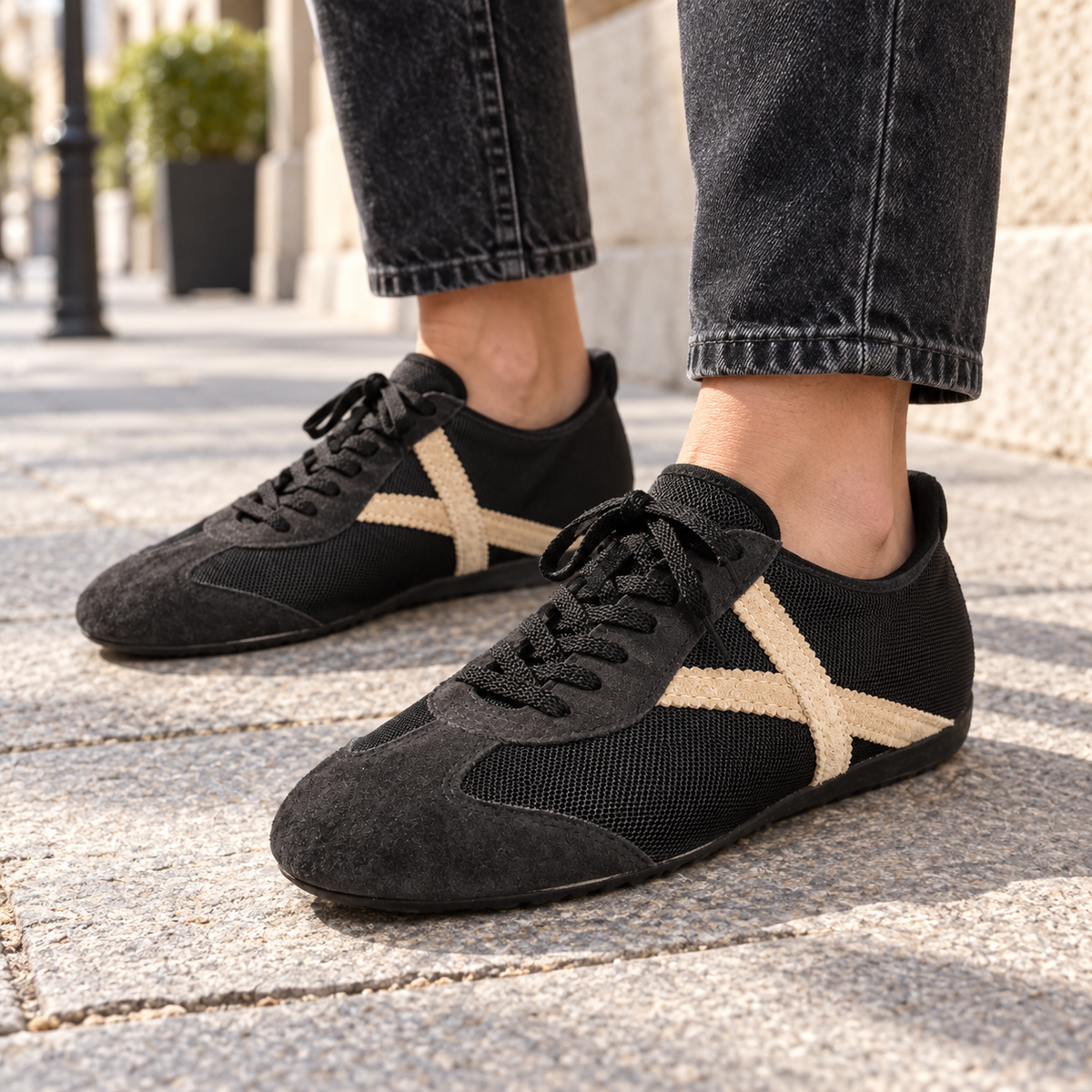 Zapatillas Munich Negras de Malla con Detalle Beige Unisex - lifestyle
