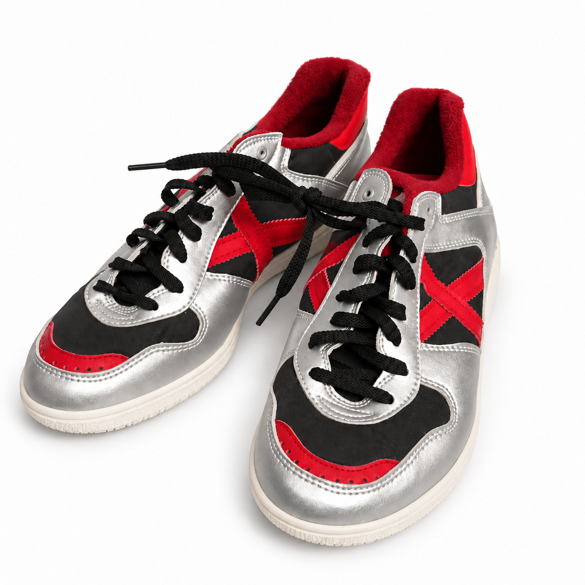Zapatillas Munich plateadas negras y rojas