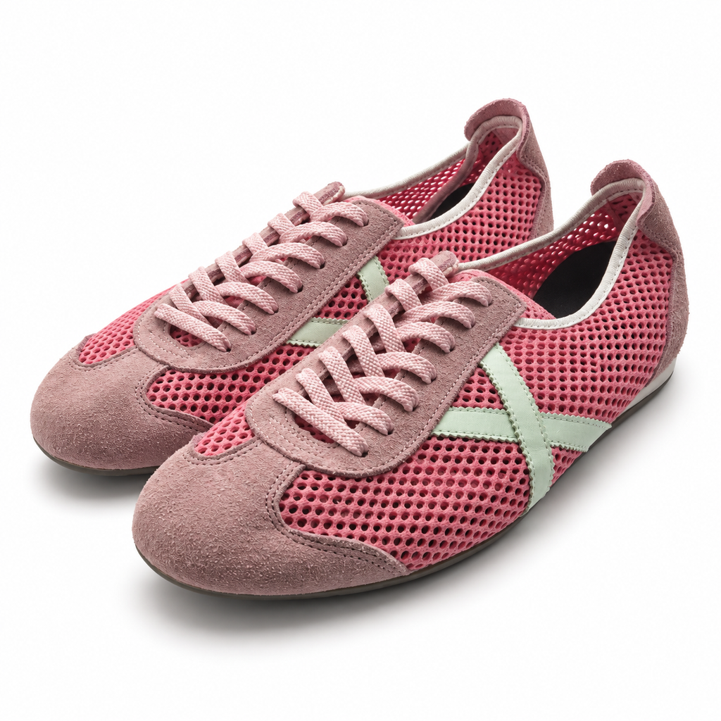 Zapatillas Munich rosa de malla con detalles verde agua sobre fondo blanco