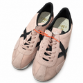 Munich rosa palo con X negra talla 40 sobre fondo blanco