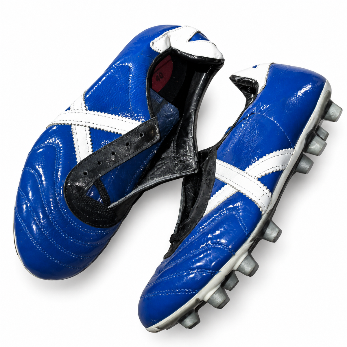 Botas Munich azul royal X blanca talla 40 sin cordones, fondo blanco