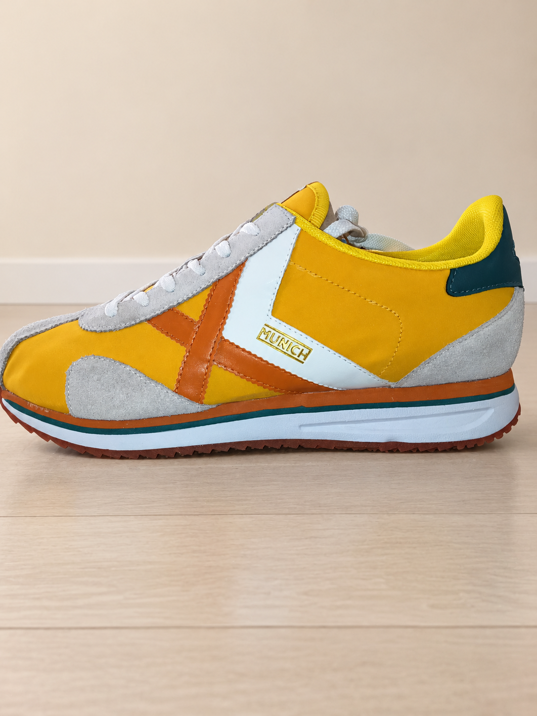 Munich Sapporo 159 talla 43 Z-15 lifestyle, mostaza gris y naranja, estado real