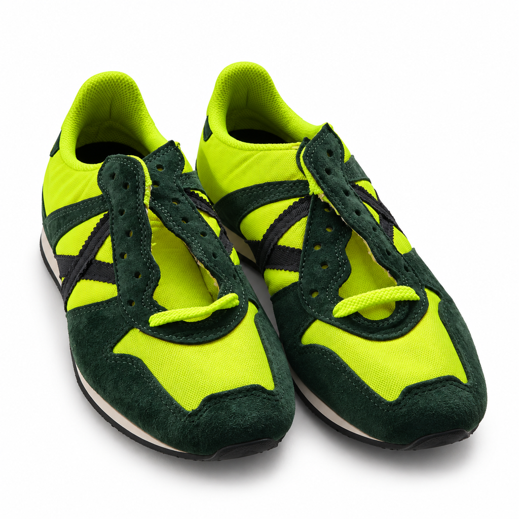 Zapatillas Munich verde flúor y verde oscuro sobre fondo blanco