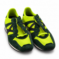 Zapatillas Munich verde flúor y verde oscuro sobre fondo blanco
