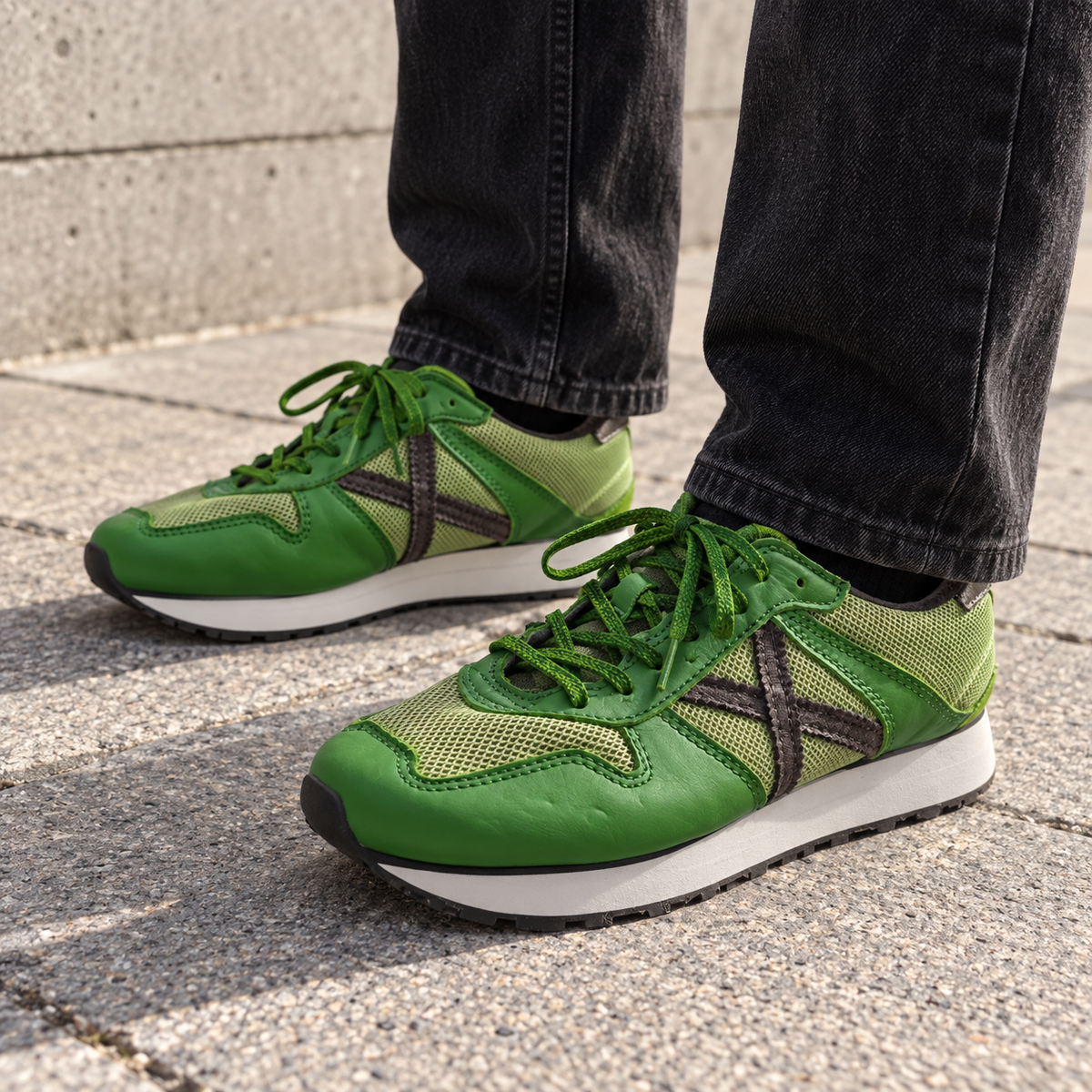 Zapatillas Munich verdes de malla - imagen lifestyle