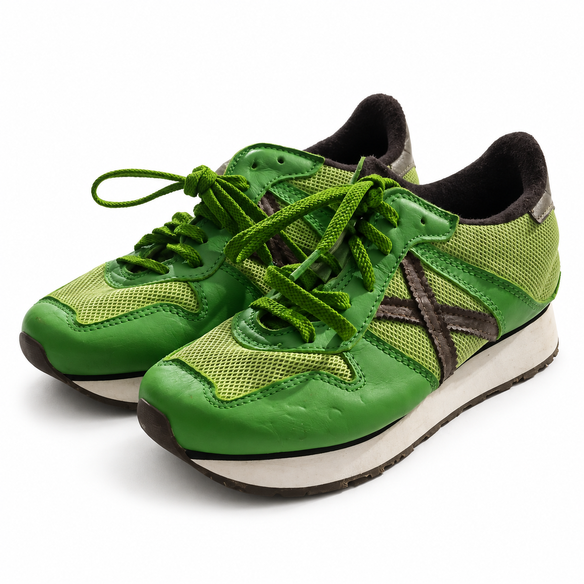 Zapatillas Munich verdes de malla con detalle marrón - vista principal