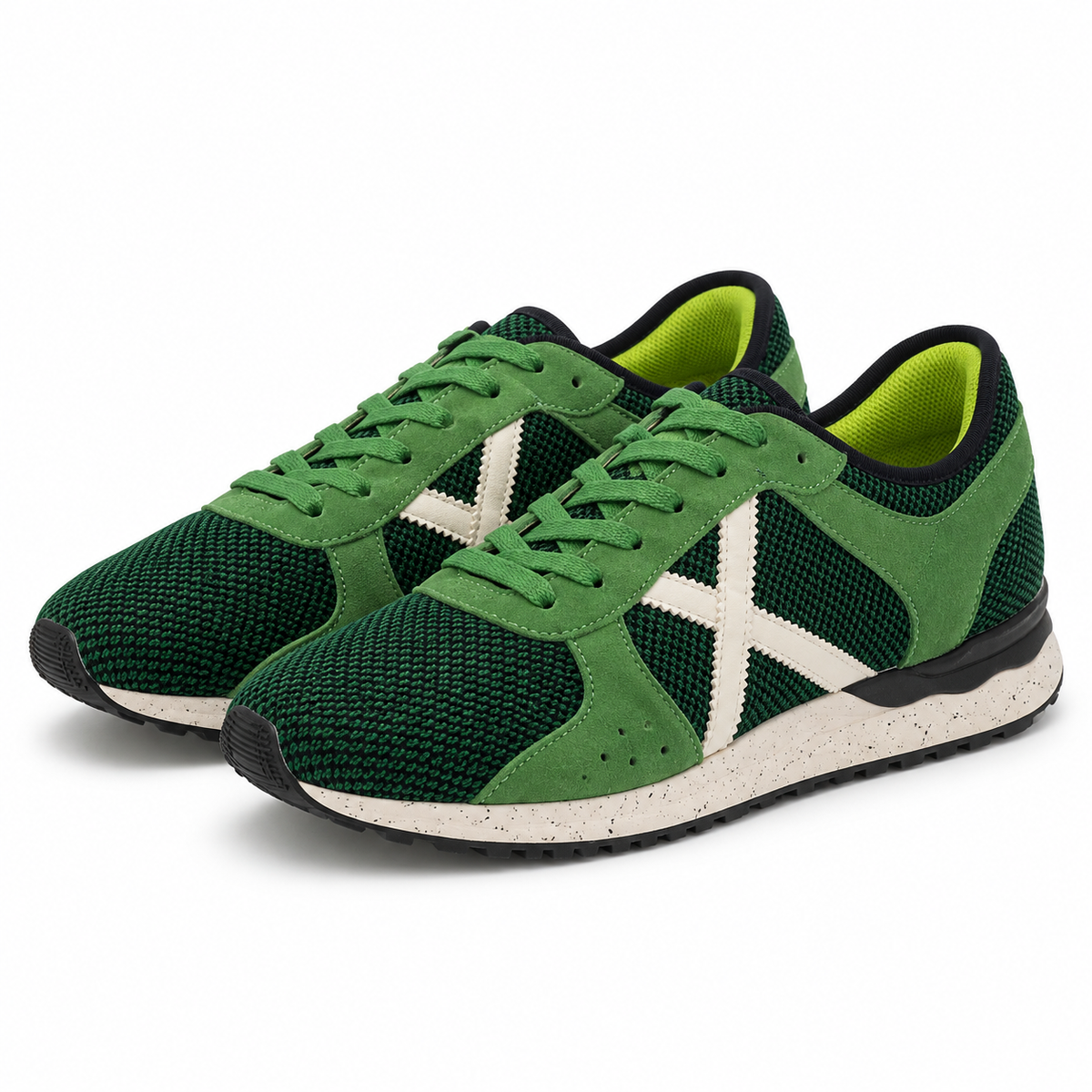 Zapatillas Munich Verdes de Malla con Interior Lima Unisex sobre fondo blanco