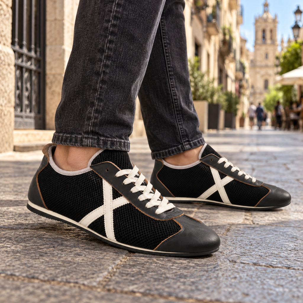 Zapatillas Munich Negras de Malla con Ribetes Marrón Unisex en uso
