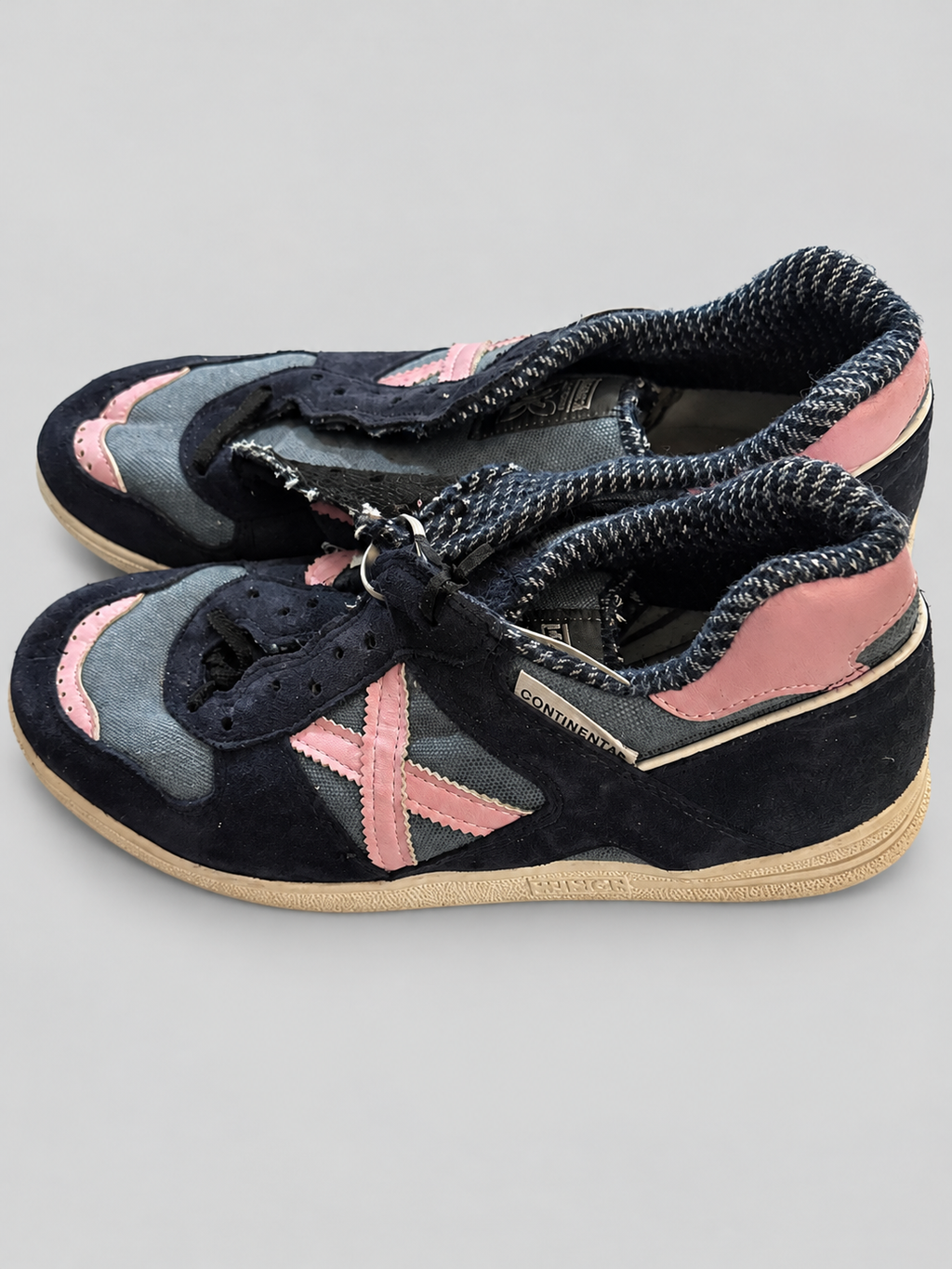 Munich Continental azul marino y rosa talla45, sin cordones y con marcas de uso — detalle