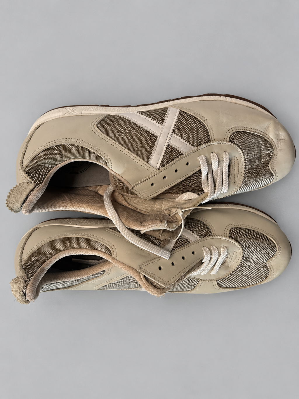 Munich beige y crema talla46 de Z-10, cordones cortos y desgaste visible en talones — detalle