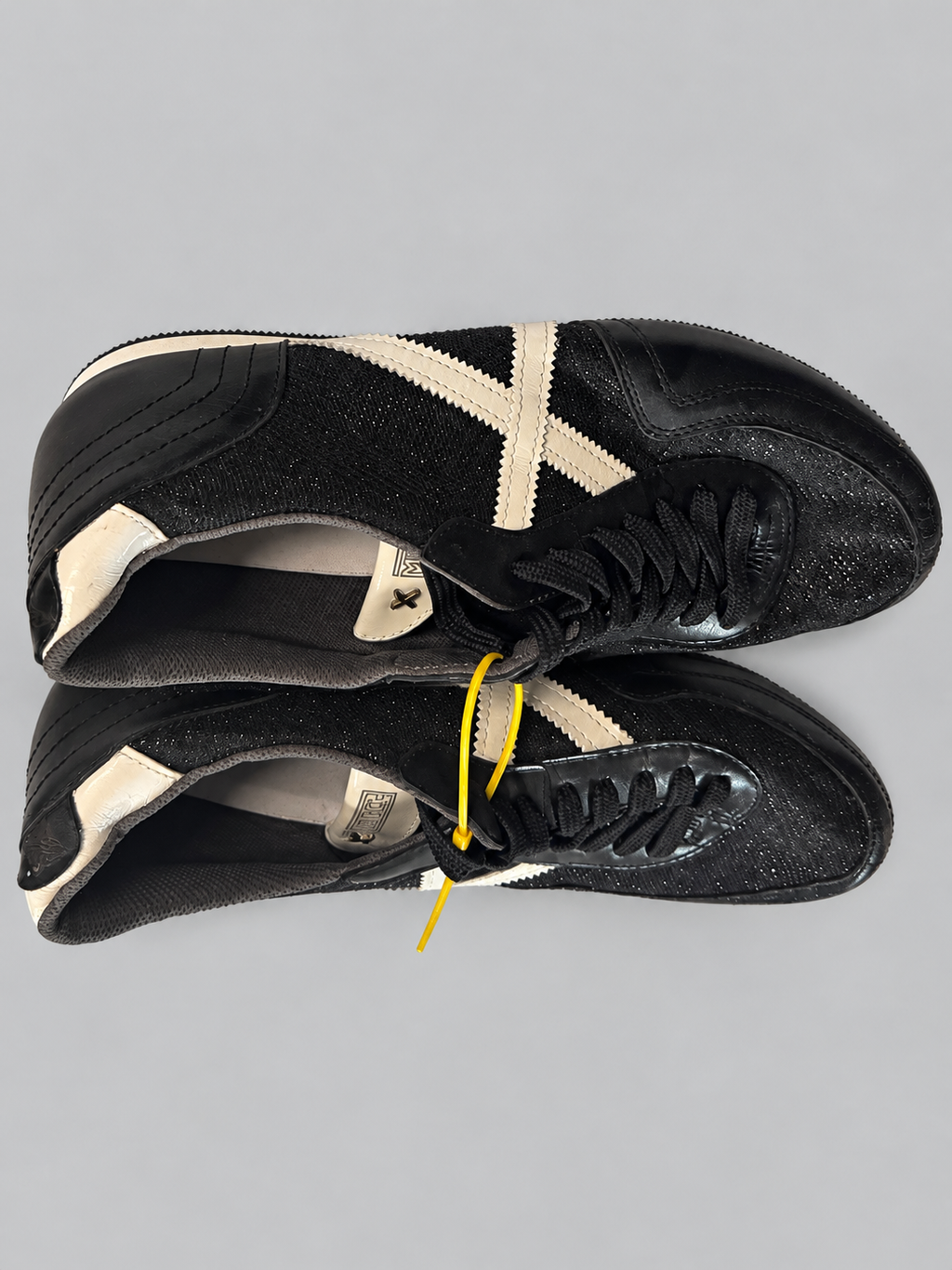 Munich negras con tejido brillante y X cruda talla46 de Z-10 — detalle